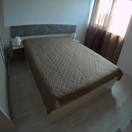 D And P Apartment *
