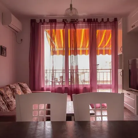 D And P Apartment
