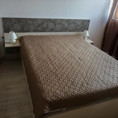 D And P Apartment *