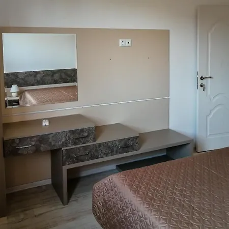 D And P Apartment *