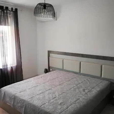 D And P Apartment