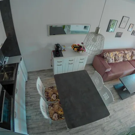 D And P Apartment