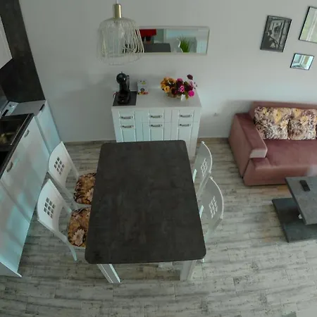 D And P Apartment