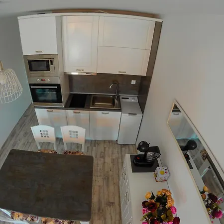 Apartment D And P *